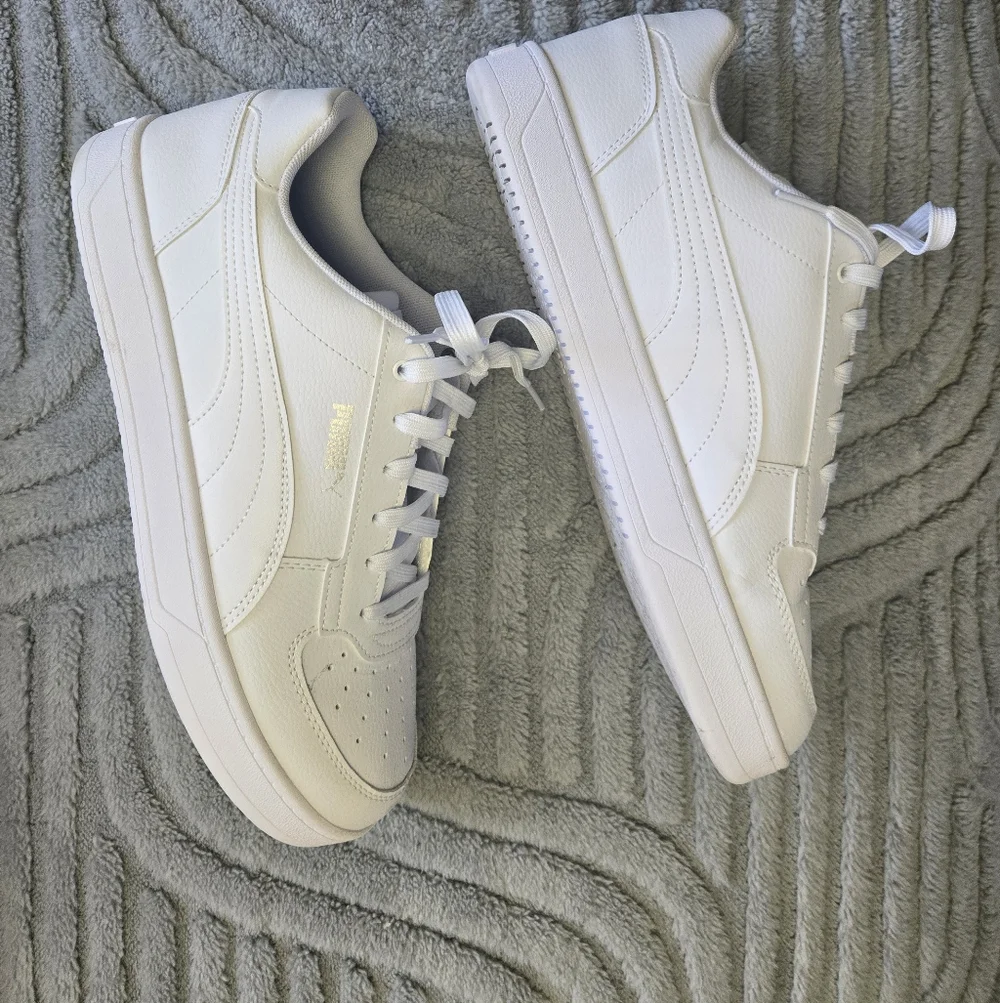 Puma Men's All White Sneakers Size 10.5 Like New - Picture 5 of 7